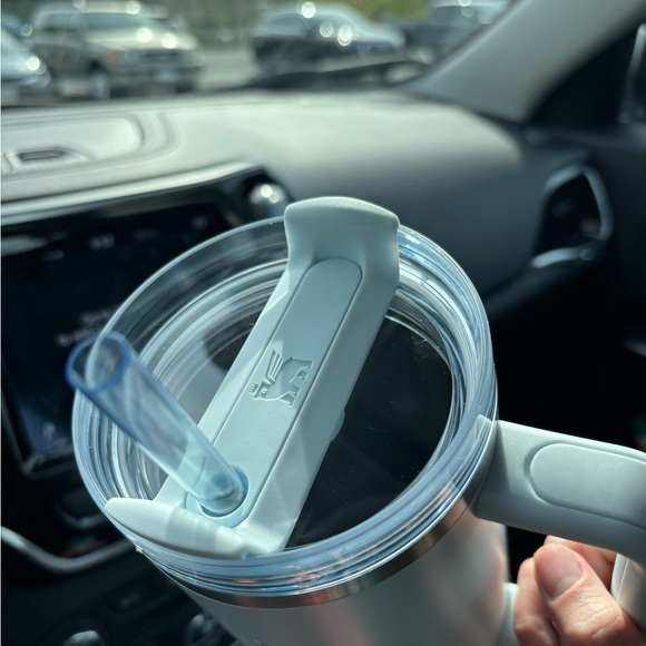 Starbucks x Stanley Spring Blue Quencher - Picture 4 of 4